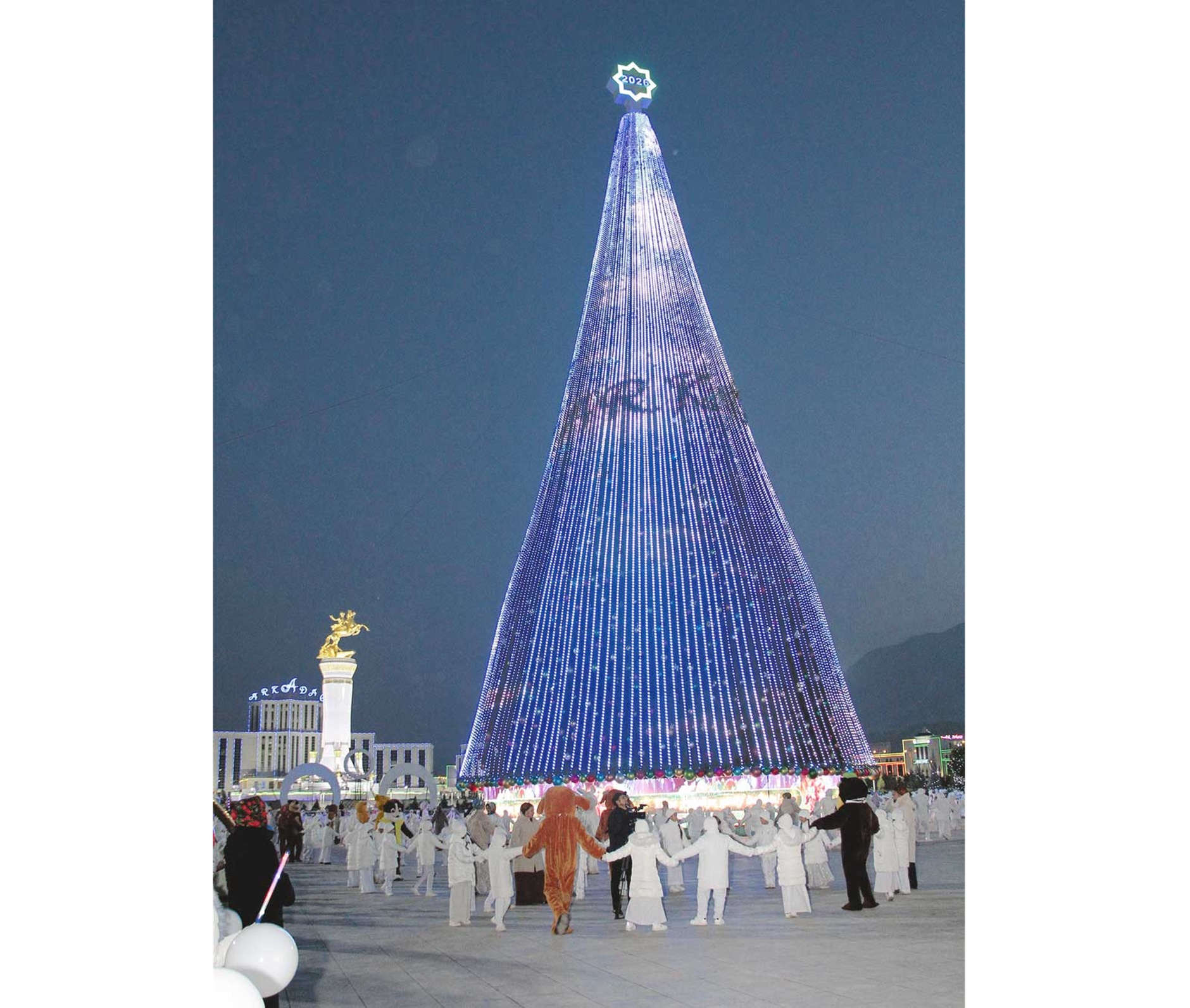 Ýurdumyzyň Täze ýyl Baş arçasynyň yşyklary ýakyldy